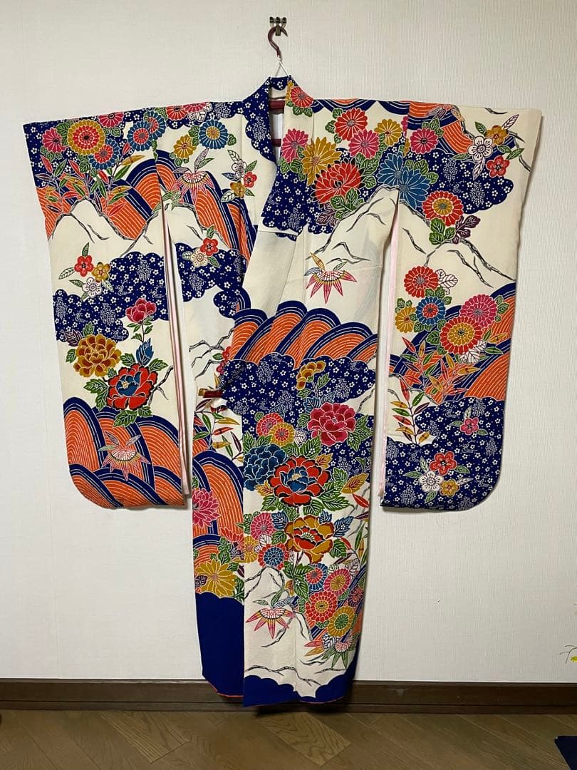 振袖 花柄 紅型　波模様 多色　長襦袢うそつき袖付　身丈約150cm 小柄な方