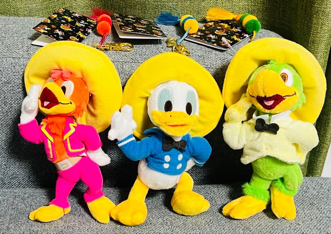 ディズニーストア　三人の騎士　ぬいぐるみバッチ