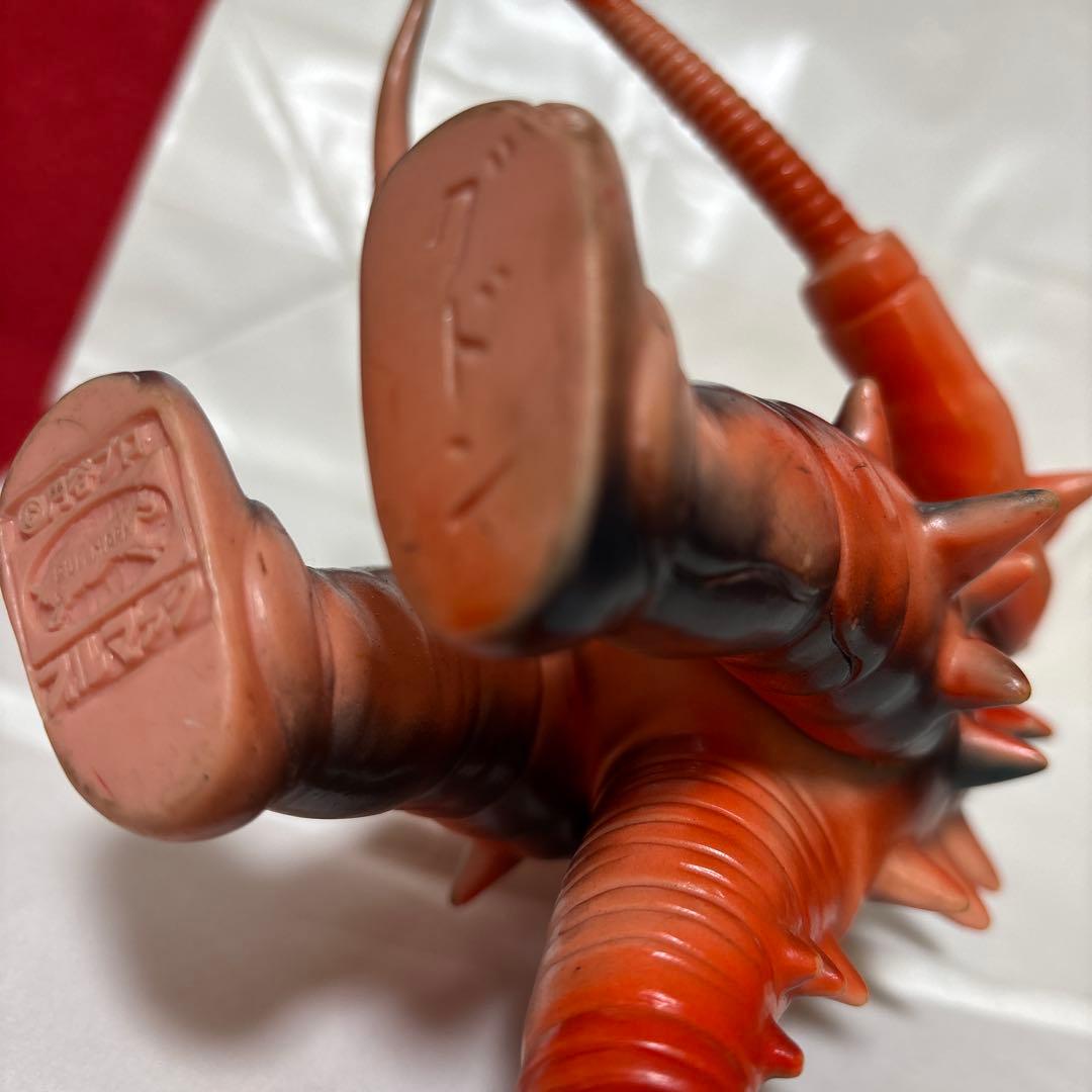 グドン　肌色成形色　超レア Siri