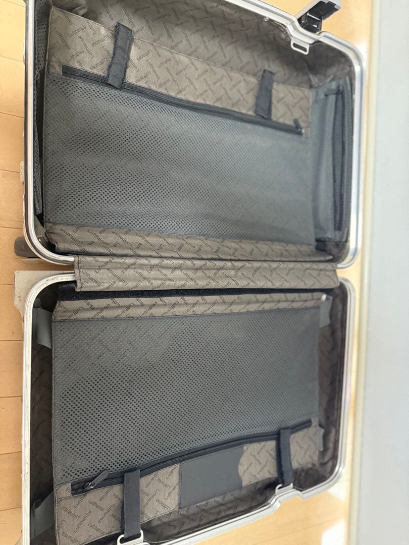 Rimowa リモワ　ルフトハンザ32L 機内持ち込み可能　2輪