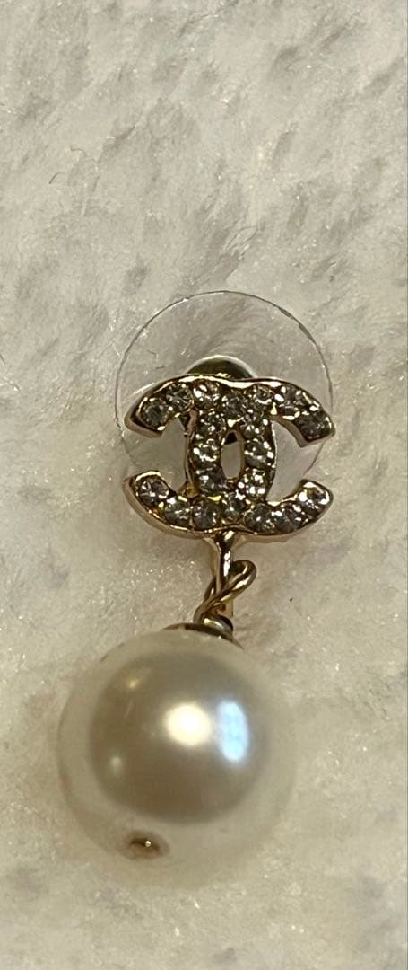 CHANEL シルバーパールダングルピアス