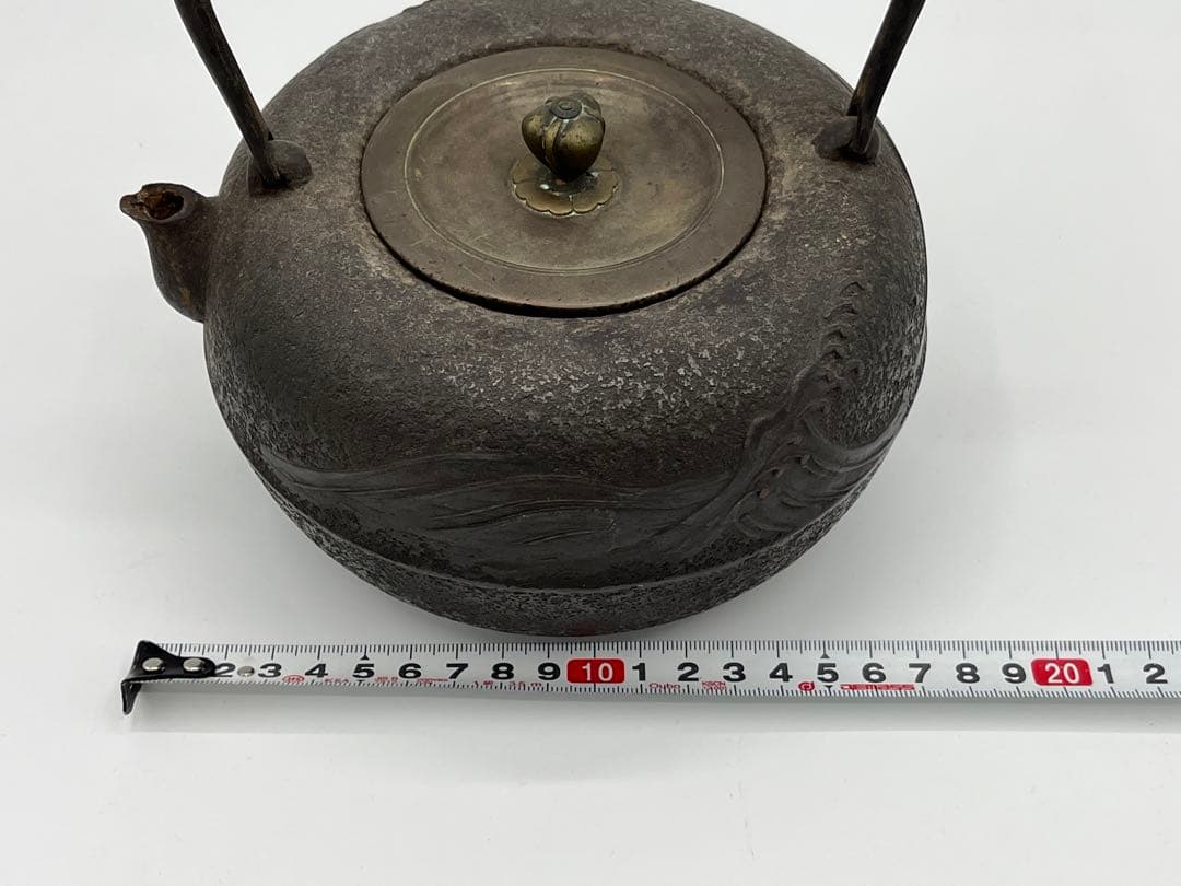 骨董　鉄瓶　龍文堂造　波模様