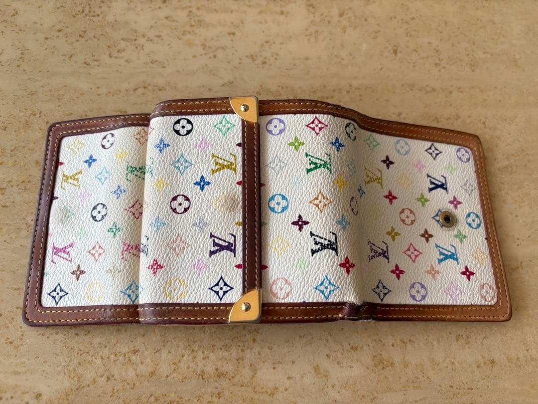 ルイヴィトン マルチカラー ポルトモネビエカルト クレディコンパクト白3折り財布