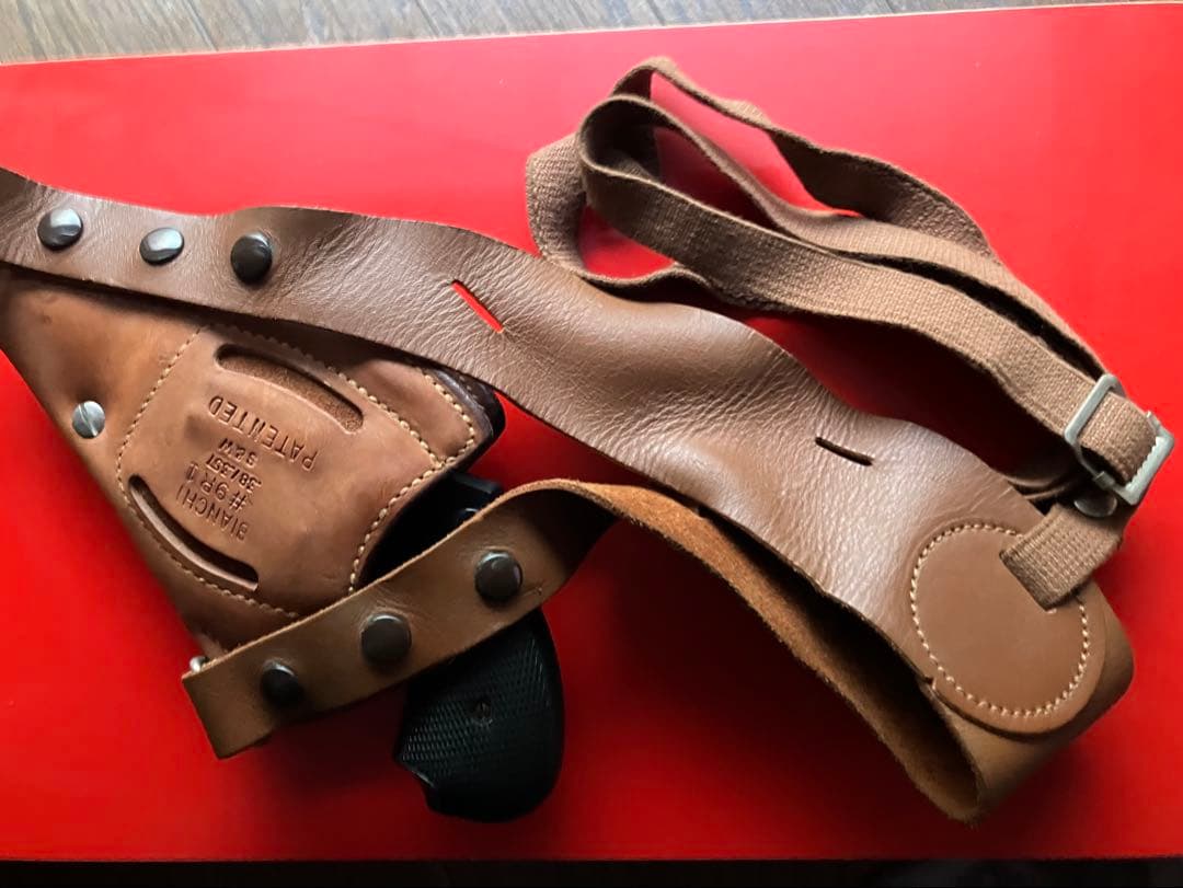 Bianchiショルダーホルスター 9R 1 .38/.357S&W/COLT