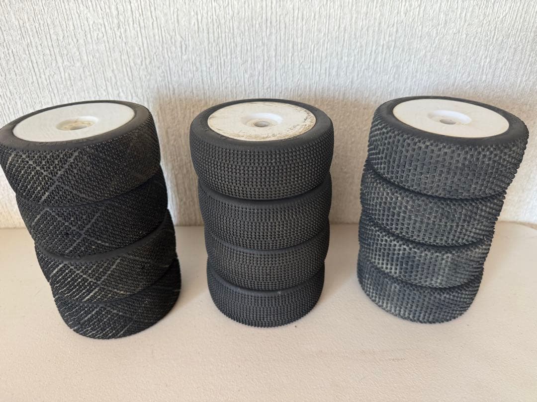 Y*i様 associated RC8B4.1 中古品　　オマケ タイヤ付き