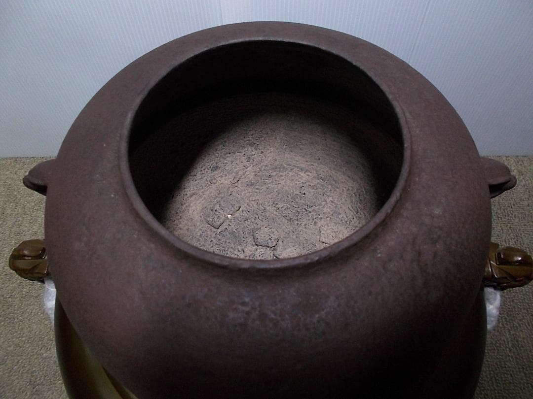 茶道具 釜師:畠春斉 風炉師:一ノ瀬宗辰 唐銅切合鬼面風炉 茶釜 釜環 共箱