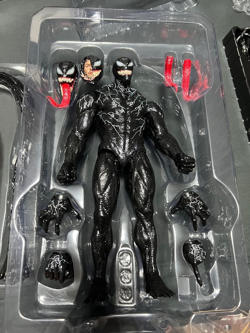 ホットトイズ VENOM 1/6