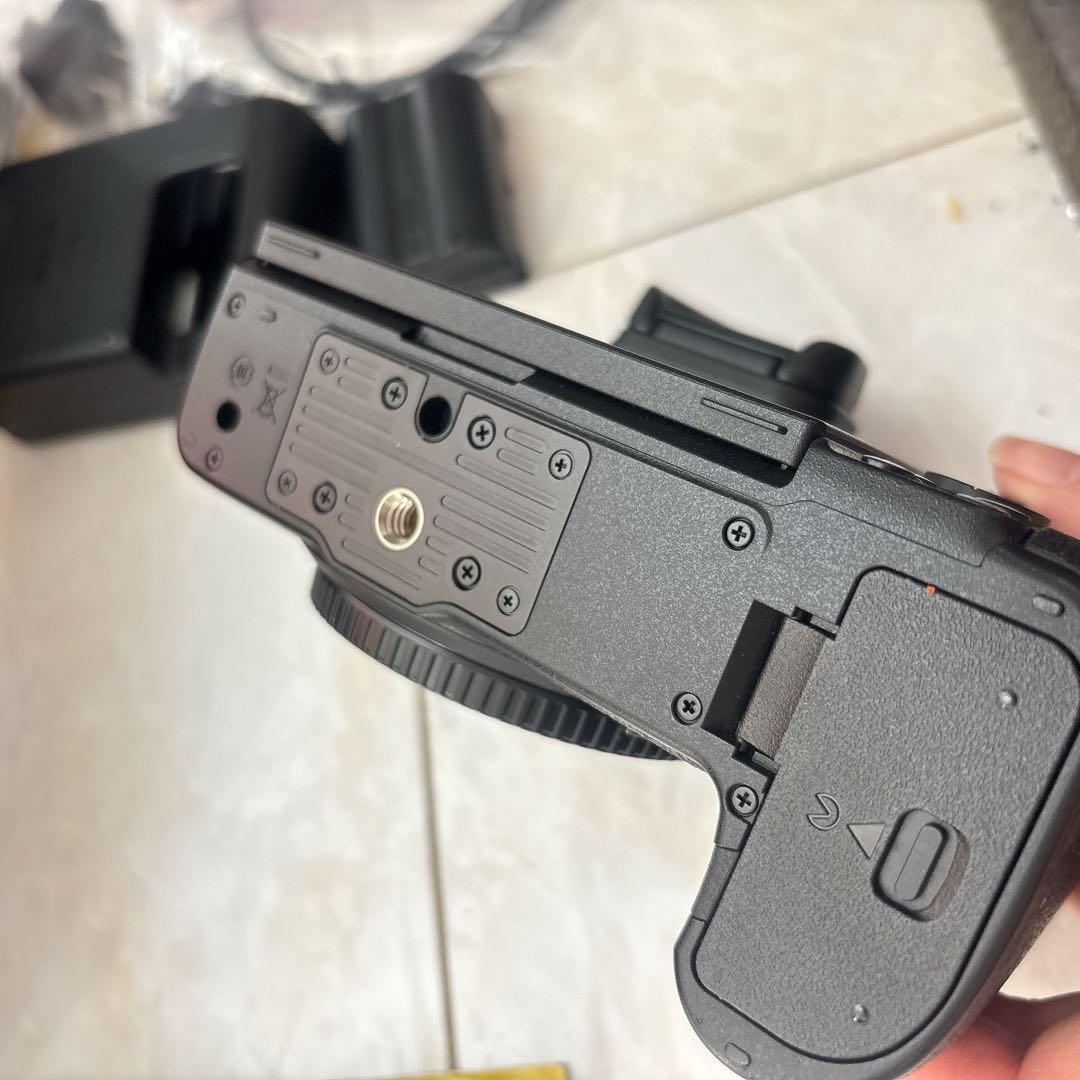 【極美品】ショット4759 Nikon Z 5 ミラーレス一眼 本体