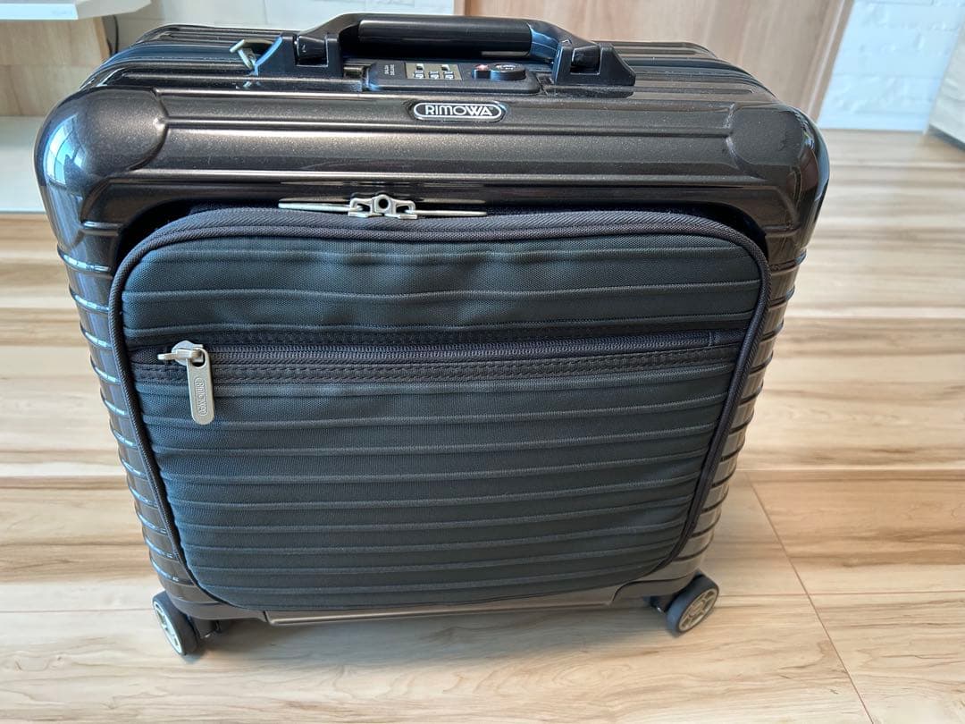 RIMOWA サルサデラックス　25ℓ 希少　ロゴマーク付き＾＾　4輪