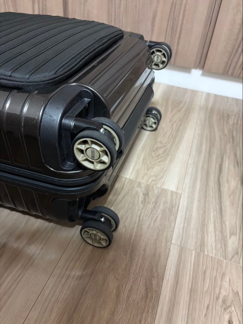 RIMOWA サルサデラックス　25ℓ 希少　ロゴマーク付き＾＾　4輪