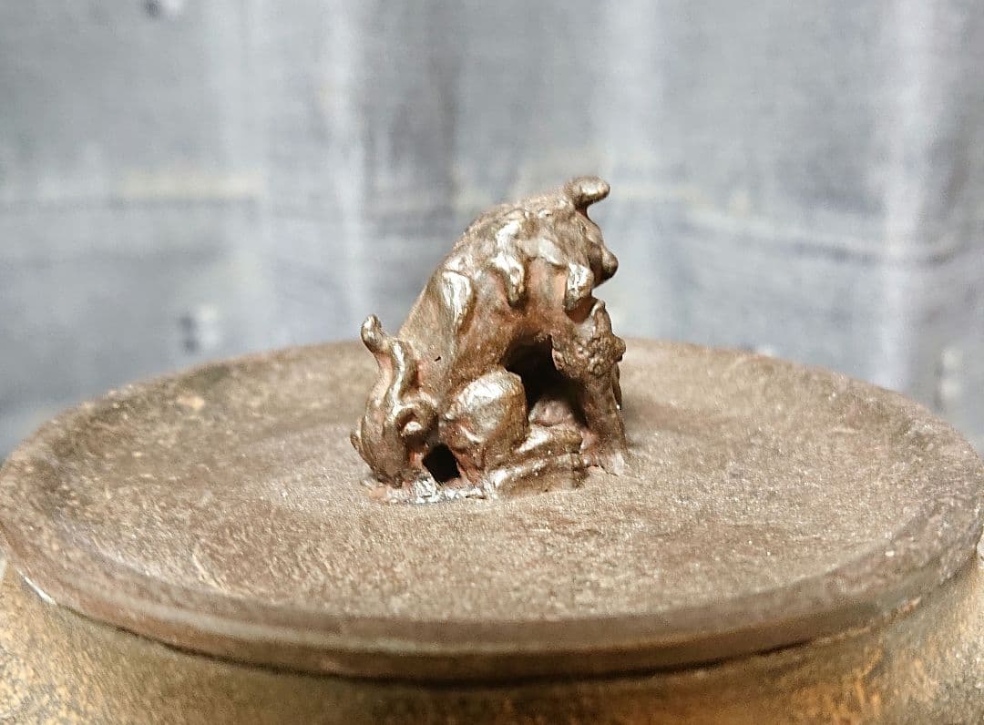 七賢人文亀甲砂鉄鉄瓶　般若勘渓