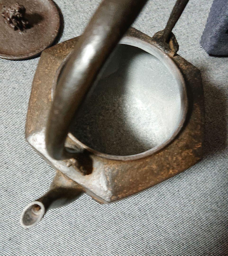 七賢人文亀甲砂鉄鉄瓶　般若勘渓