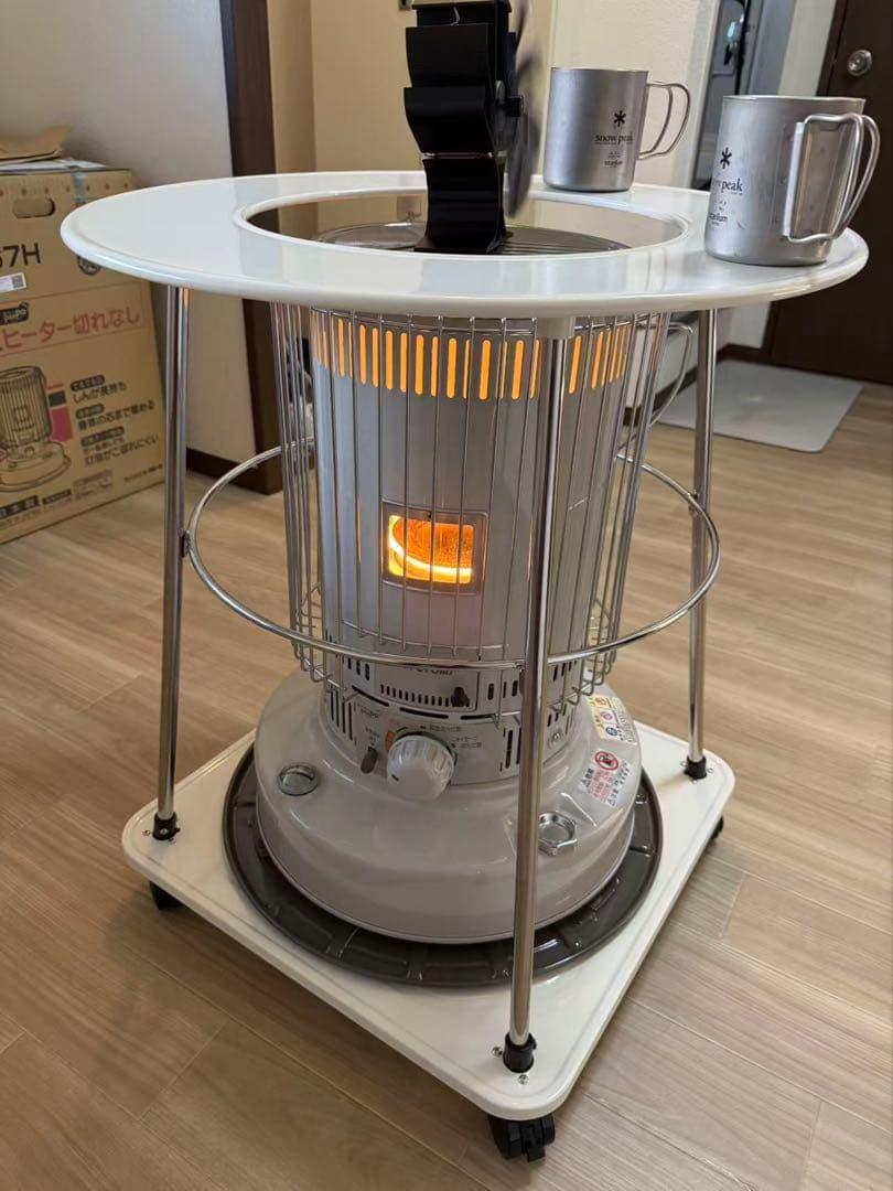 KS-67H トヨトミ石油ストーブ テーブル　キャスター付き