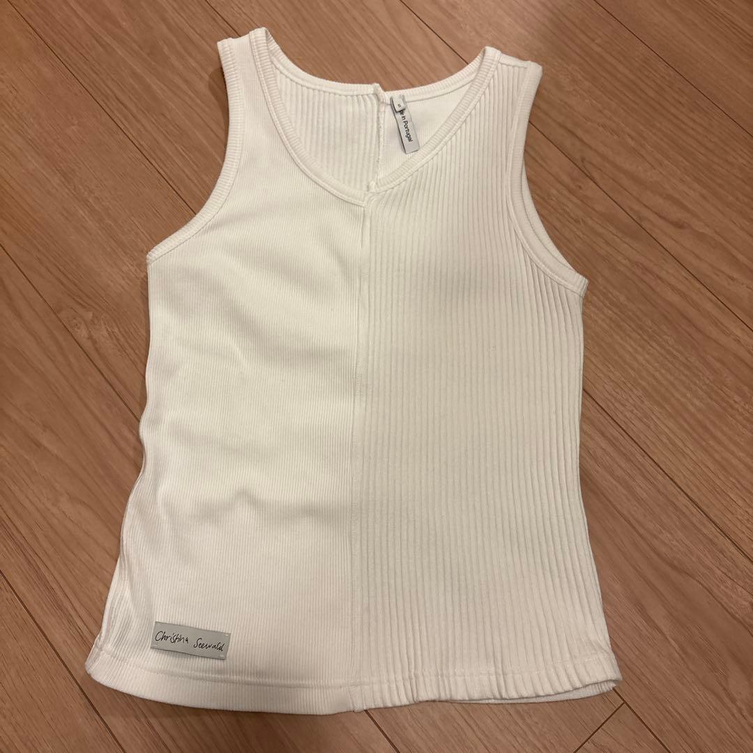 Christina Seewald ホワイト タンクトップ