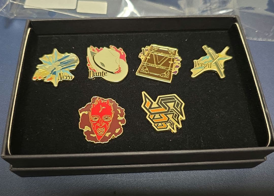 カプコンストア　カプコンカフェ　デビルメイクライ　ピンズコレクション