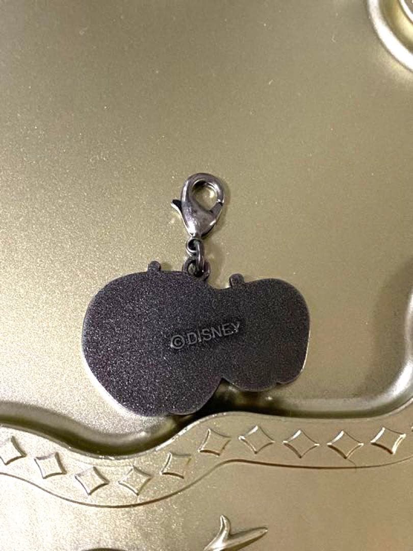 ディズニー　ハロウィン　ヴィランズ　チャーム　手下　女王　フロロー　2017年