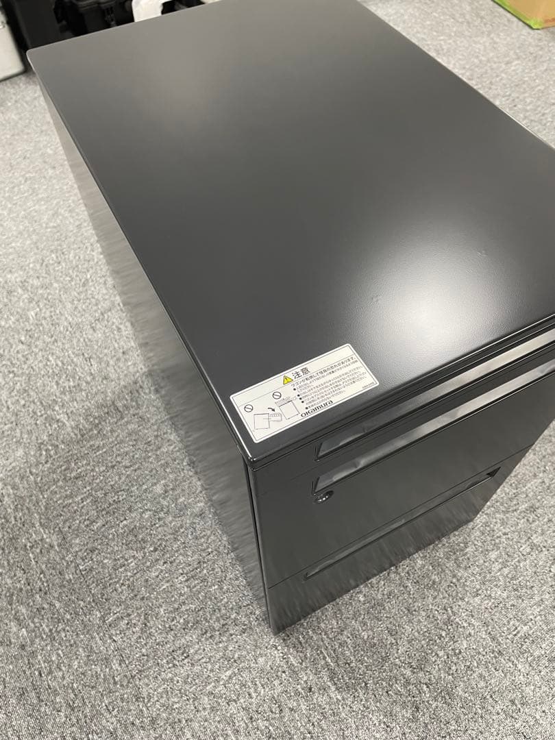 美品　オカムラ　okamura 黒の収納キャビネット（ロック付き）　3段
