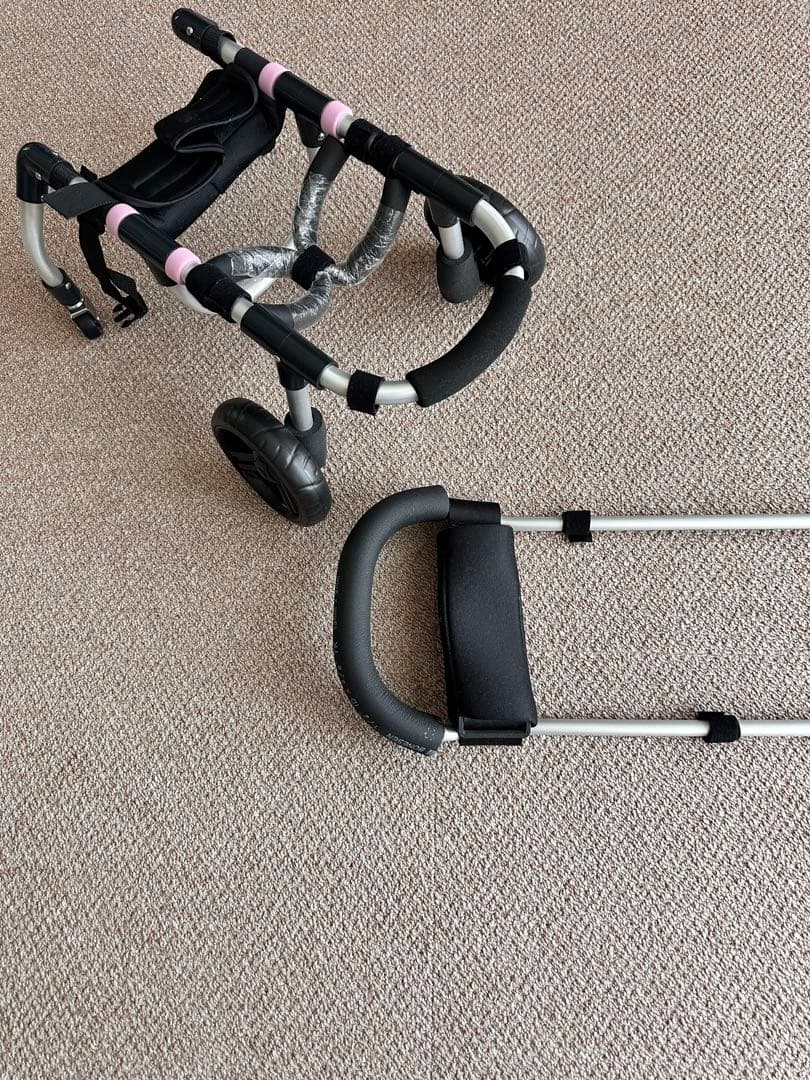 犬用車いす 小型犬用 黒とピンク