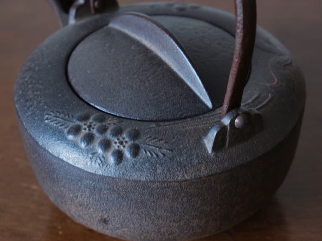 釜師高橋敬典　燗鍋　梅文　銚子　人間国宝　染付替蓋あり　酒道具　鉄瓶　Q2152