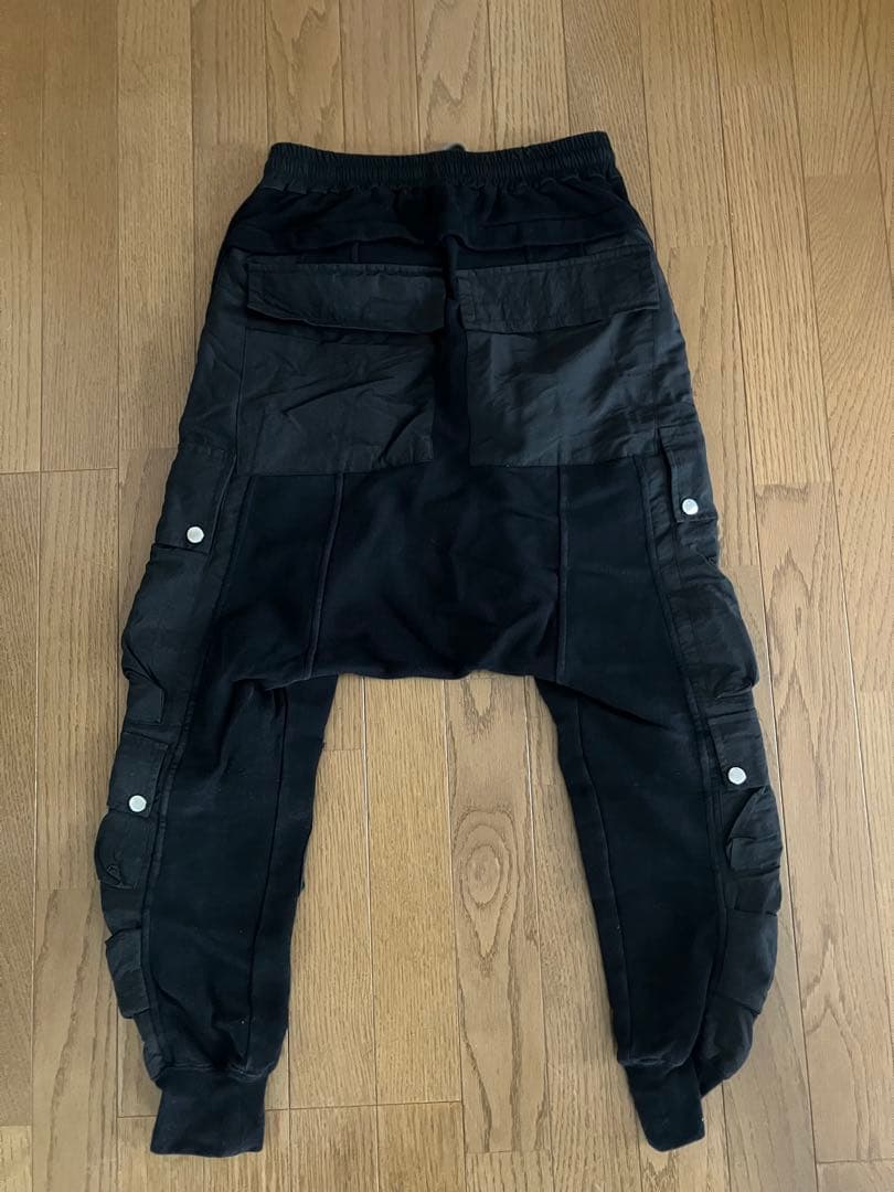 a.f artefact サイドポケット付きブラックサルエルパンツ