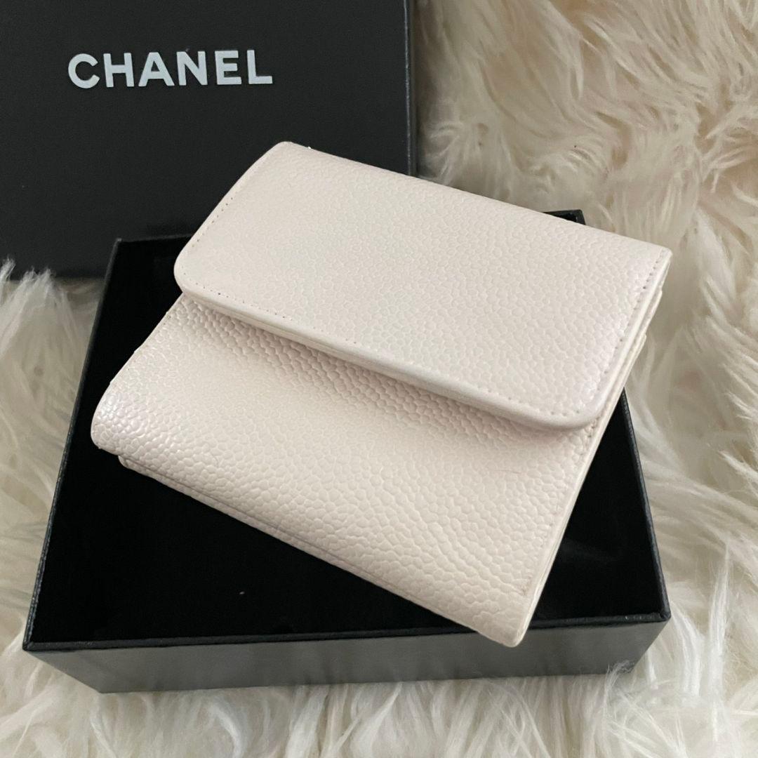 シャネル CHANEL 三つ折り 財布 ココマーク 白 キャビアスキン