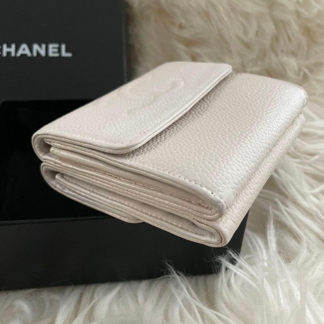 シャネル CHANEL 三つ折り 財布 ココマーク 白 キャビアスキン
