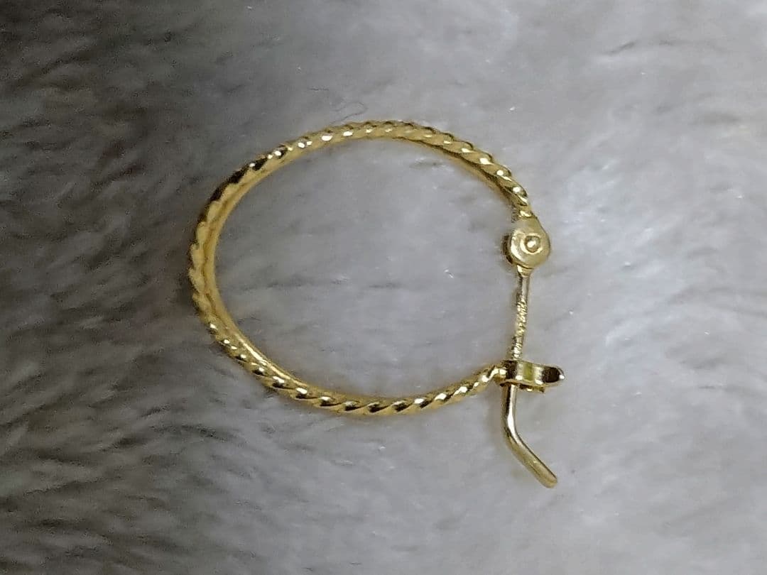 ♡月曜限定♡【agete】ゴールドツイストデザインフープピアス♡チャームオマケ付