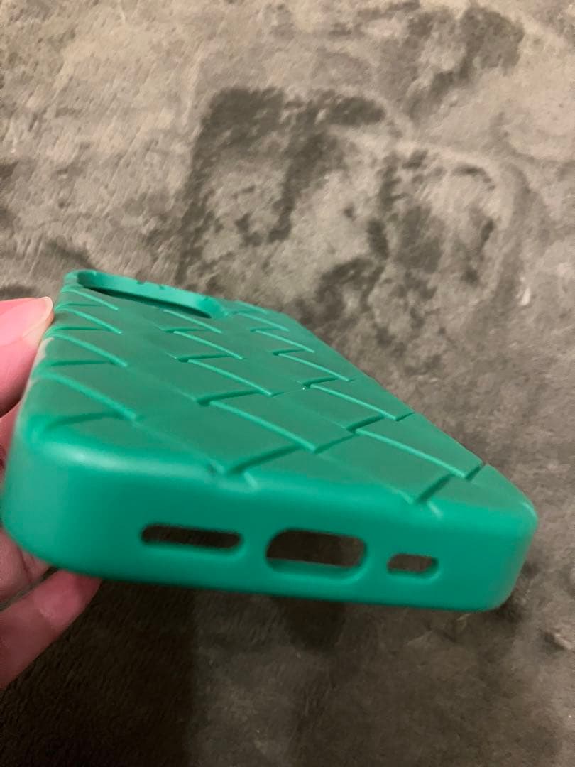 BOTTEGA VENETA グリーン　シリコンケース　16pro