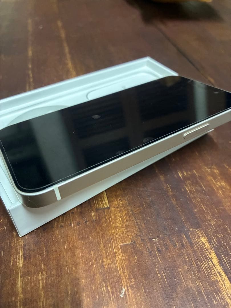 Apple iPhone 13 mini レザーケース付き