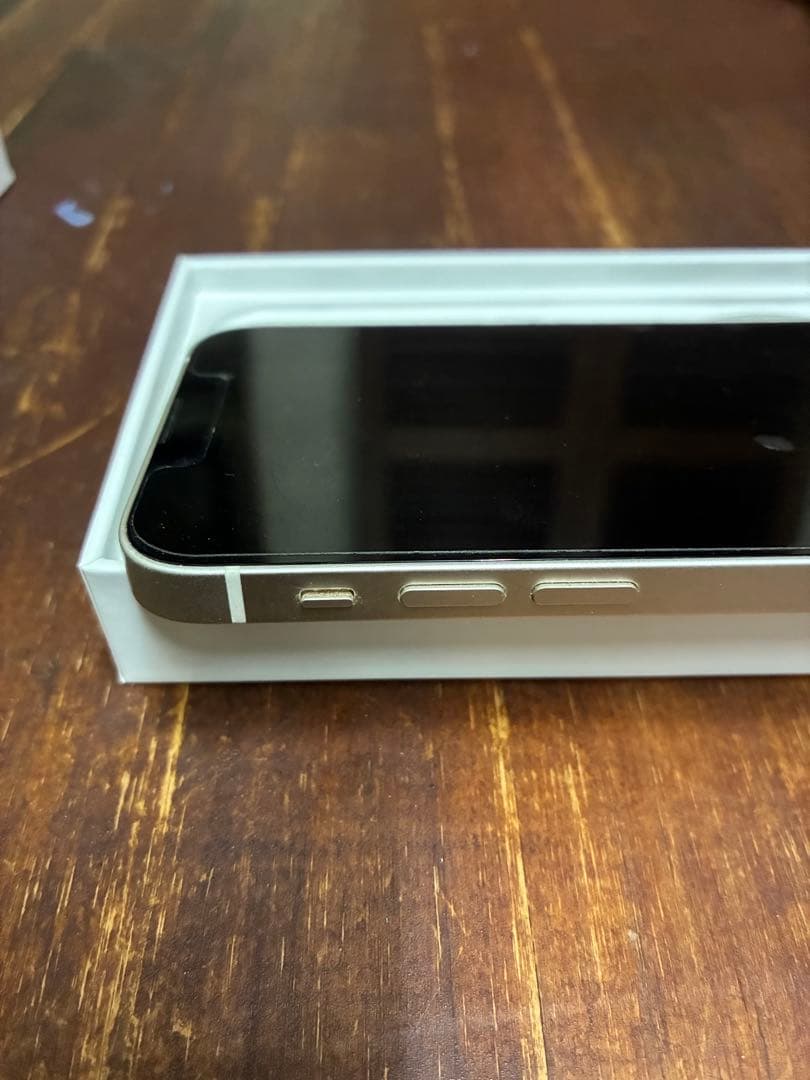 Apple iPhone 13 mini レザーケース付き