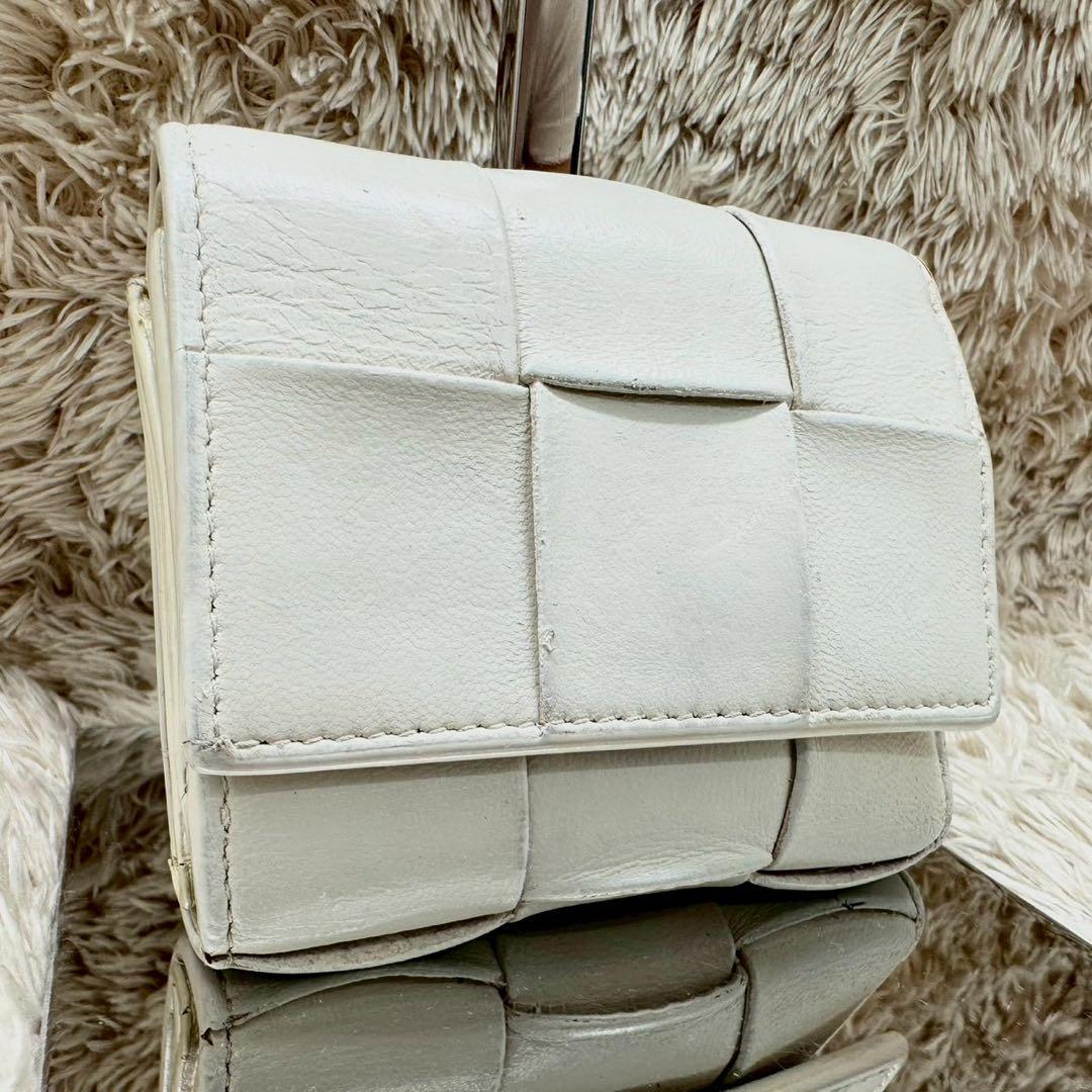 【美品】BOTTEGA VENETAホワイト 三つ折り財布 カセット