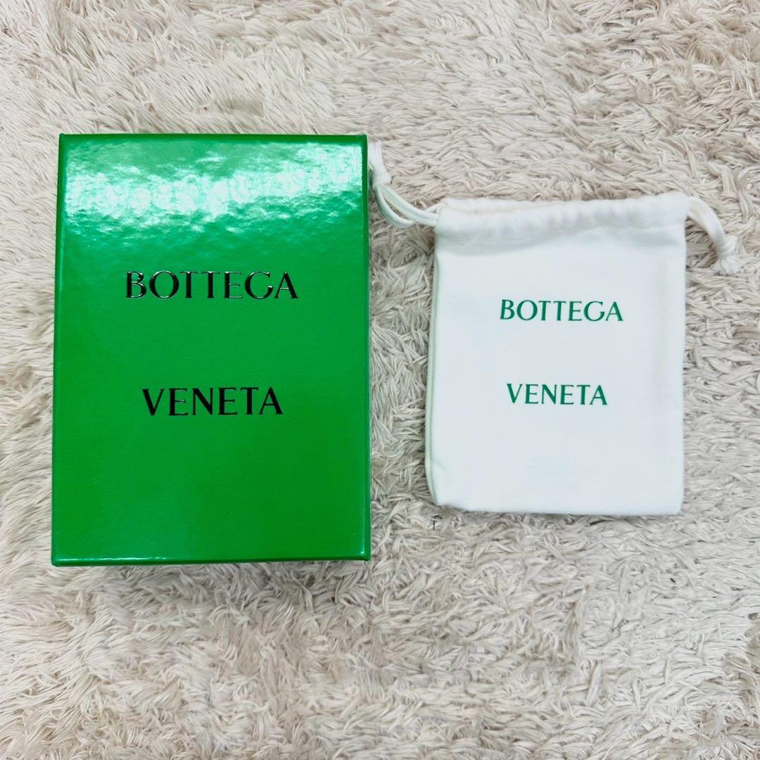 【美品】BOTTEGA VENETAホワイト 三つ折り財布 カセット