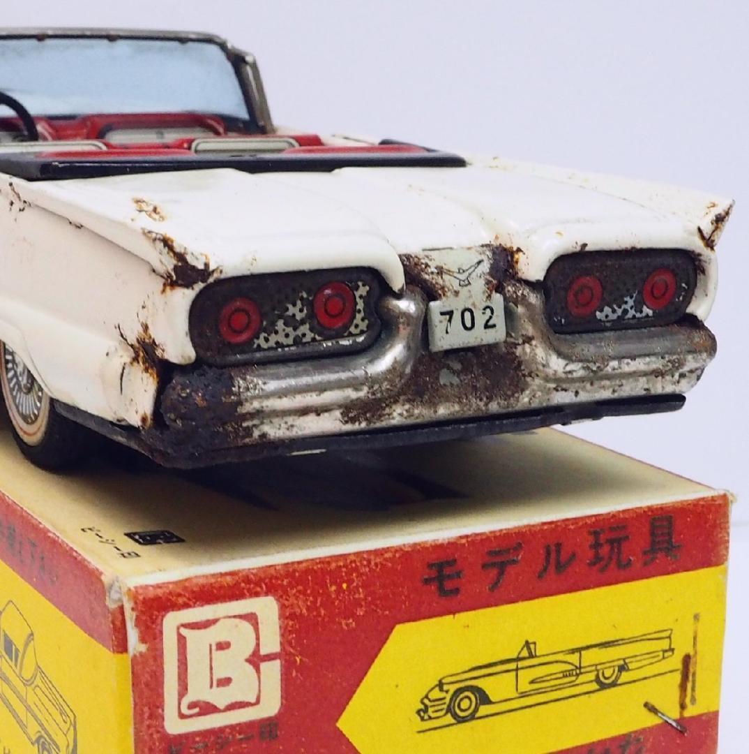 萬代屋【フォード サンダーバード オープン白】ブリキ tin car 箱はコピー