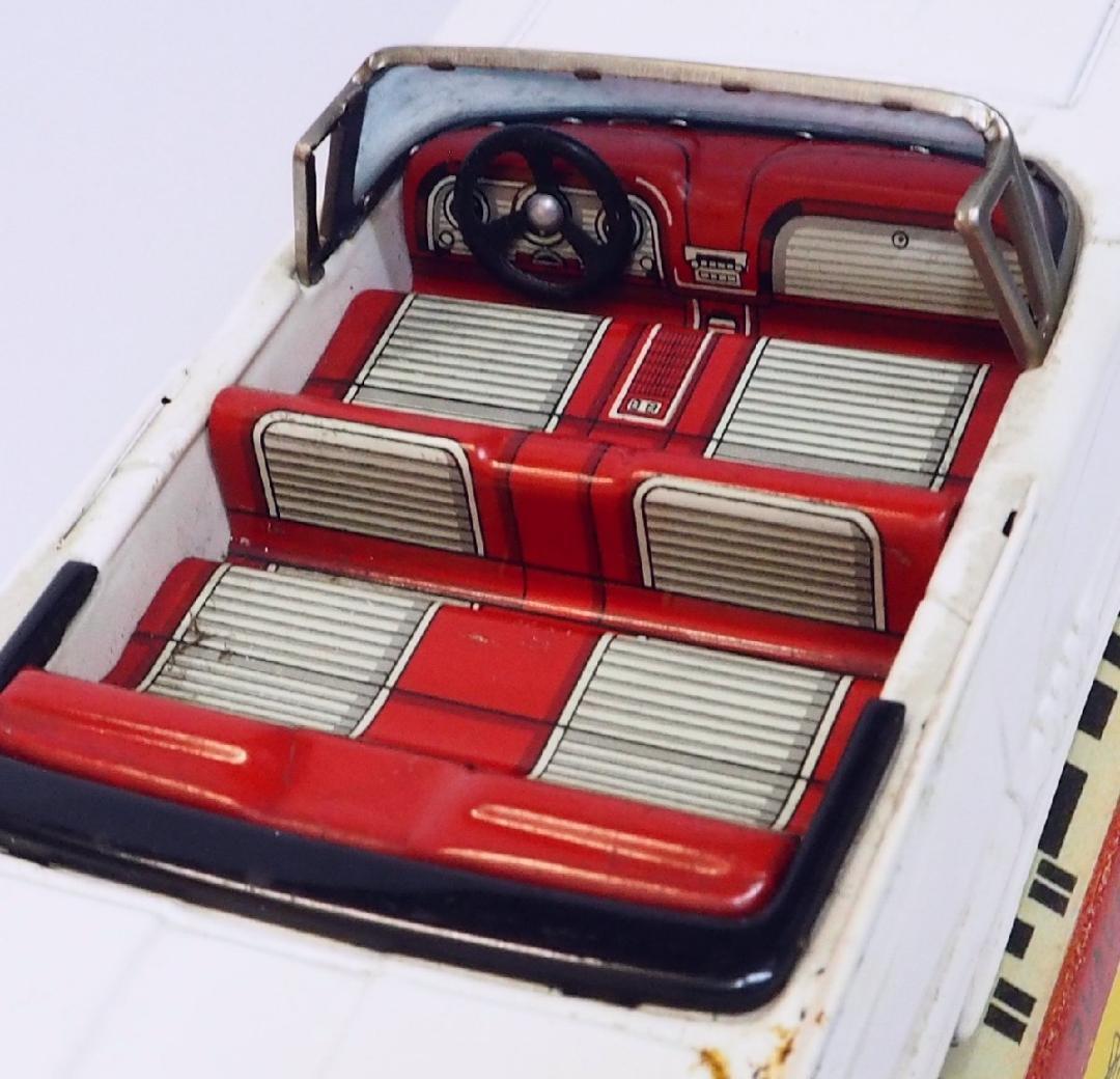 萬代屋【フォード サンダーバード オープン白】ブリキ tin car 箱はコピー