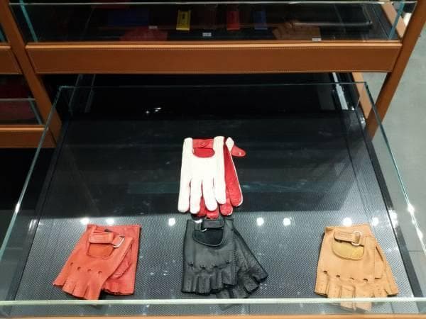 メローラ ディアコルク色メッシュ ドライビンググローブ フェラーリ別注元