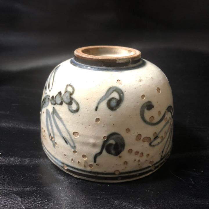 蔵からかなり古そうなトンボの絵付けの陶器が出てきた。茶道具、抹茶茶碗？　古美術品