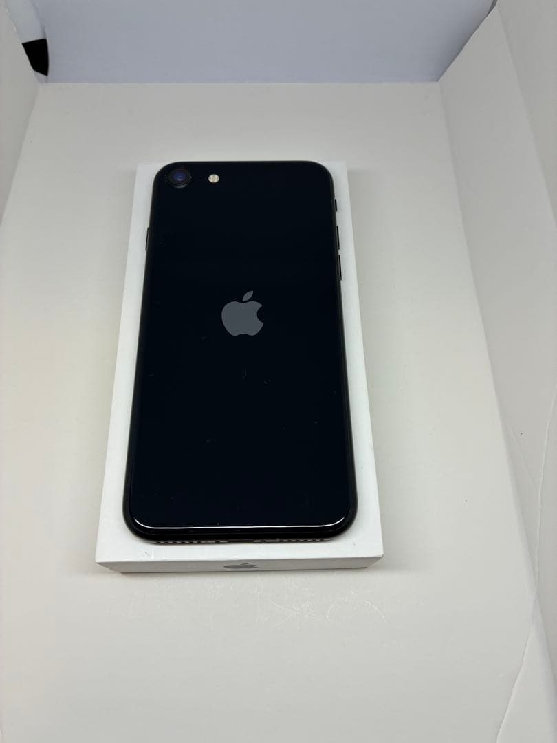 【極美品】　iPhone SE3 64G ブラック　SIMフリー　新品バッテリー