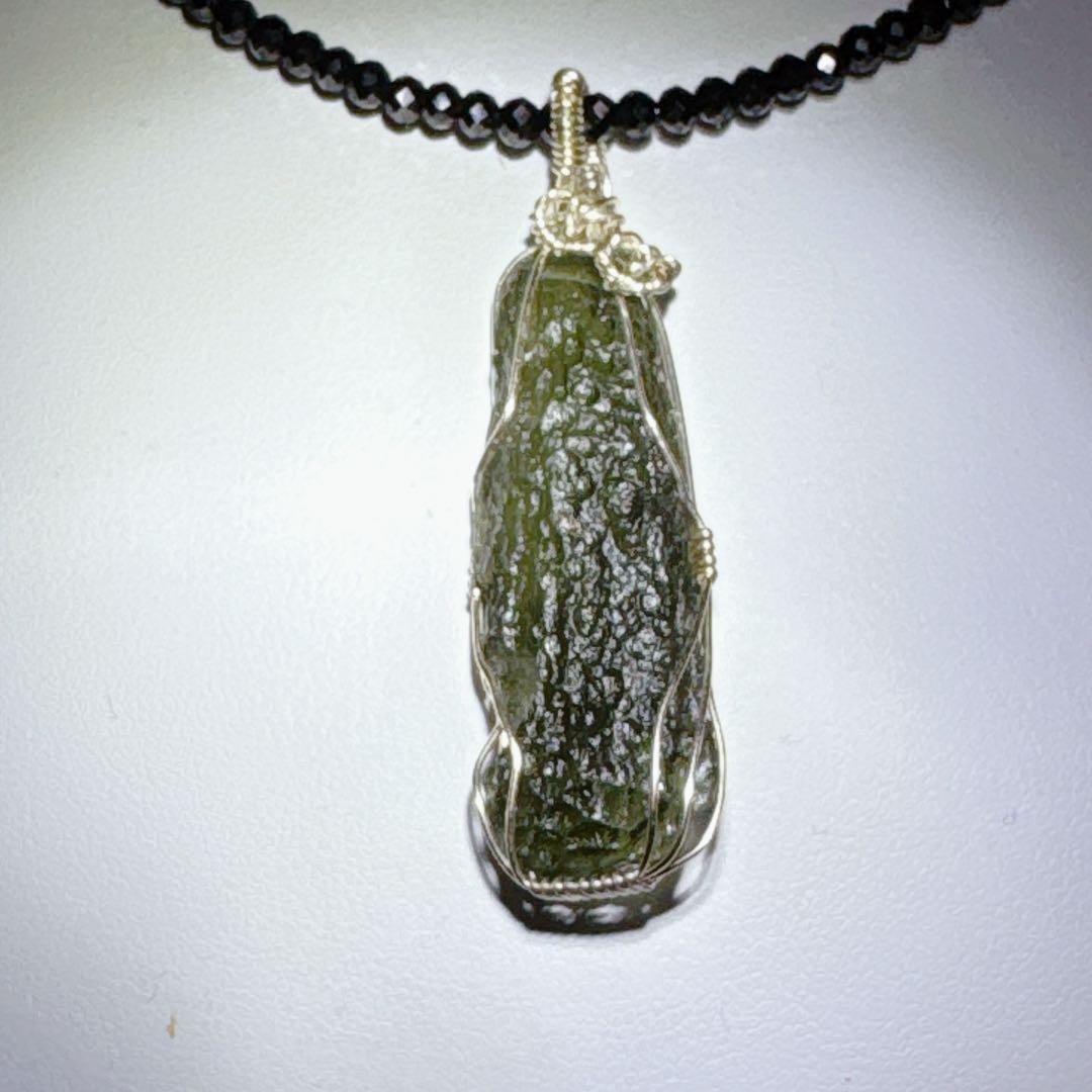 天然モルダバイト￼ワイヤーペンダントNO25-2476