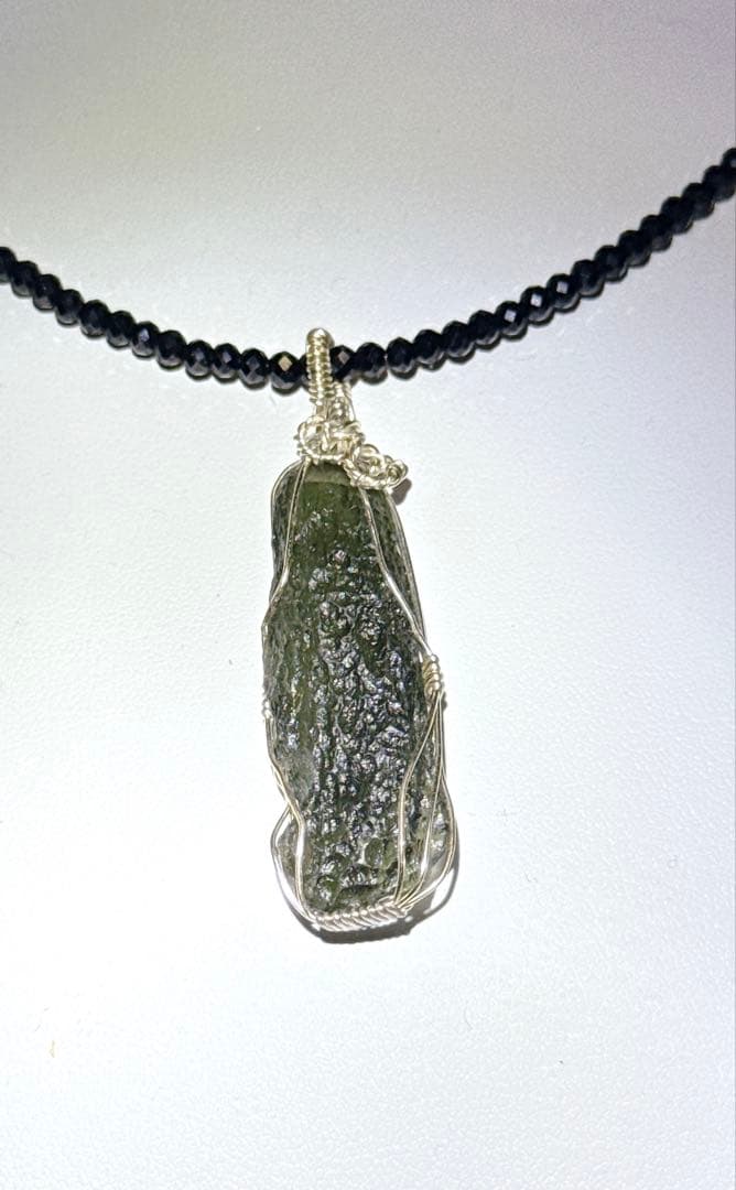 天然モルダバイト￼ワイヤーペンダントNO25-2476