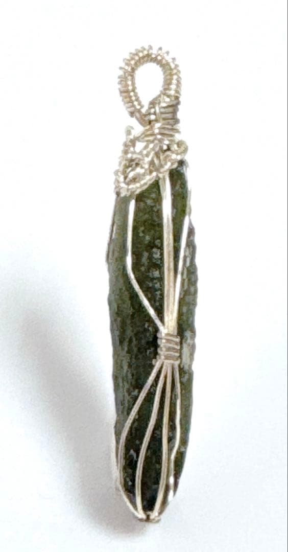 天然モルダバイト￼ワイヤーペンダントNO25-2476