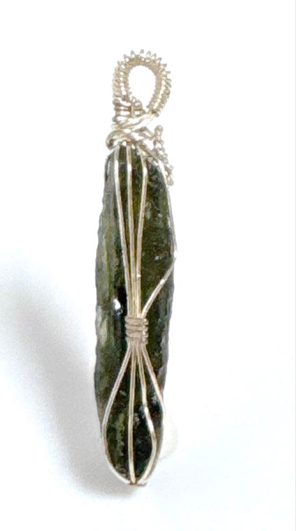 天然モルダバイト￼ワイヤーペンダントNO25-2476