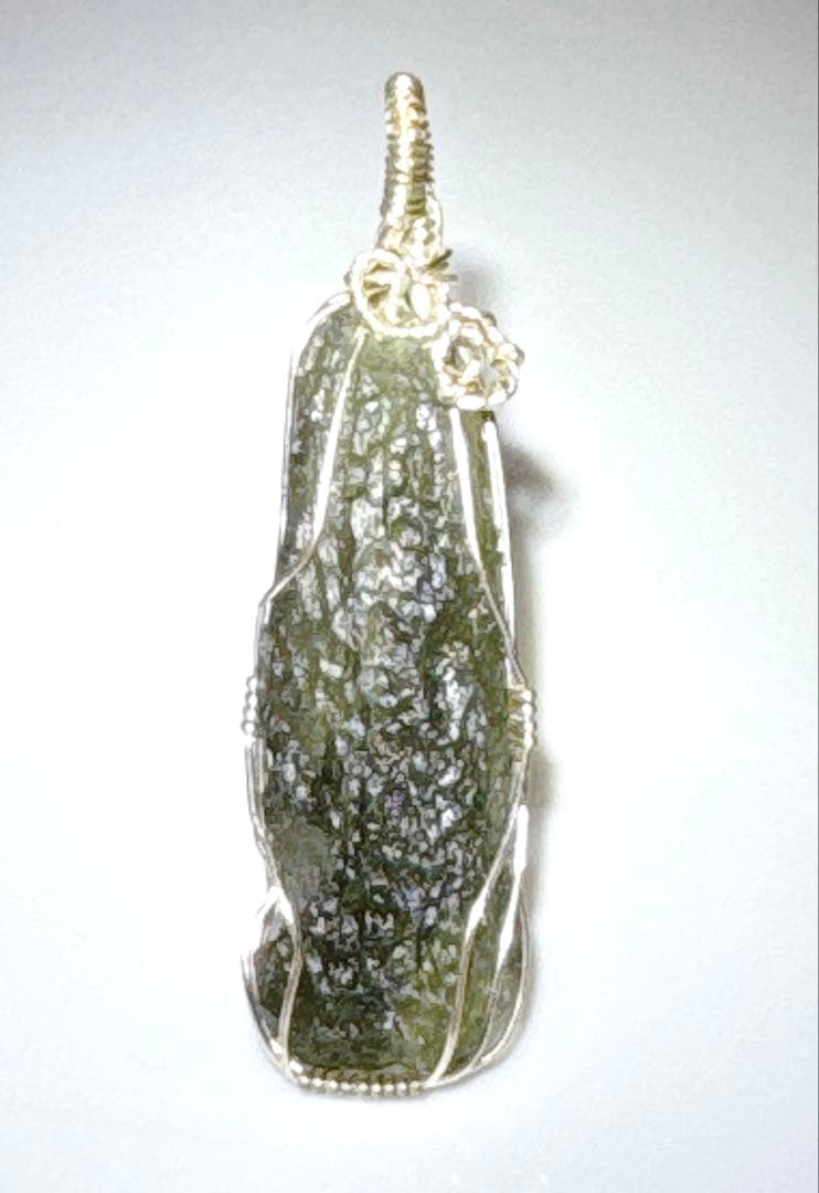 天然モルダバイト￼ワイヤーペンダントNO25-2476