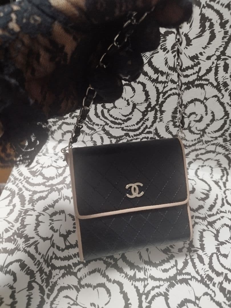 くりちゃんです。シャネル　マトラッセ　ピコローレ　ダブルカラー　折り財布