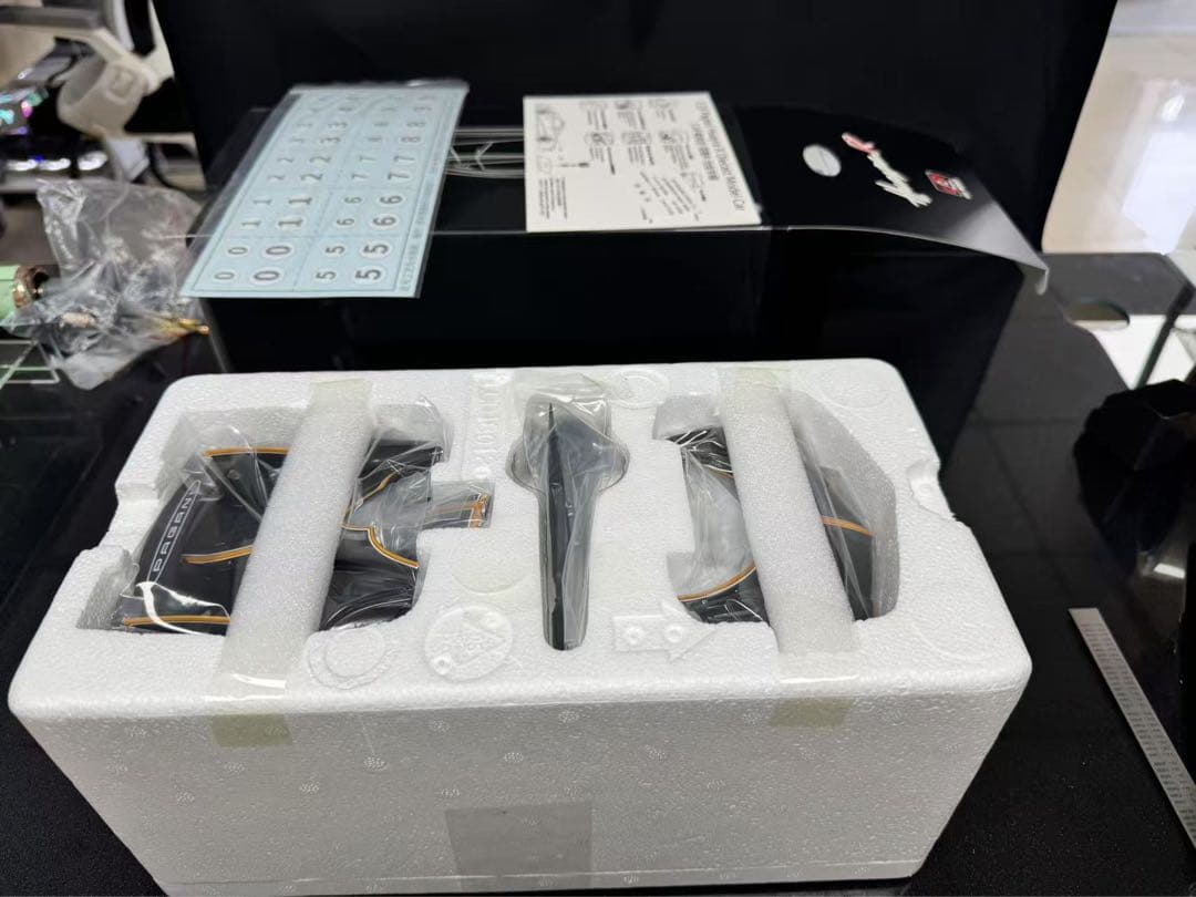 完売 入手困難 LCD モデル 1/18 パガーニ ウアイラ ミニカー 全開閉