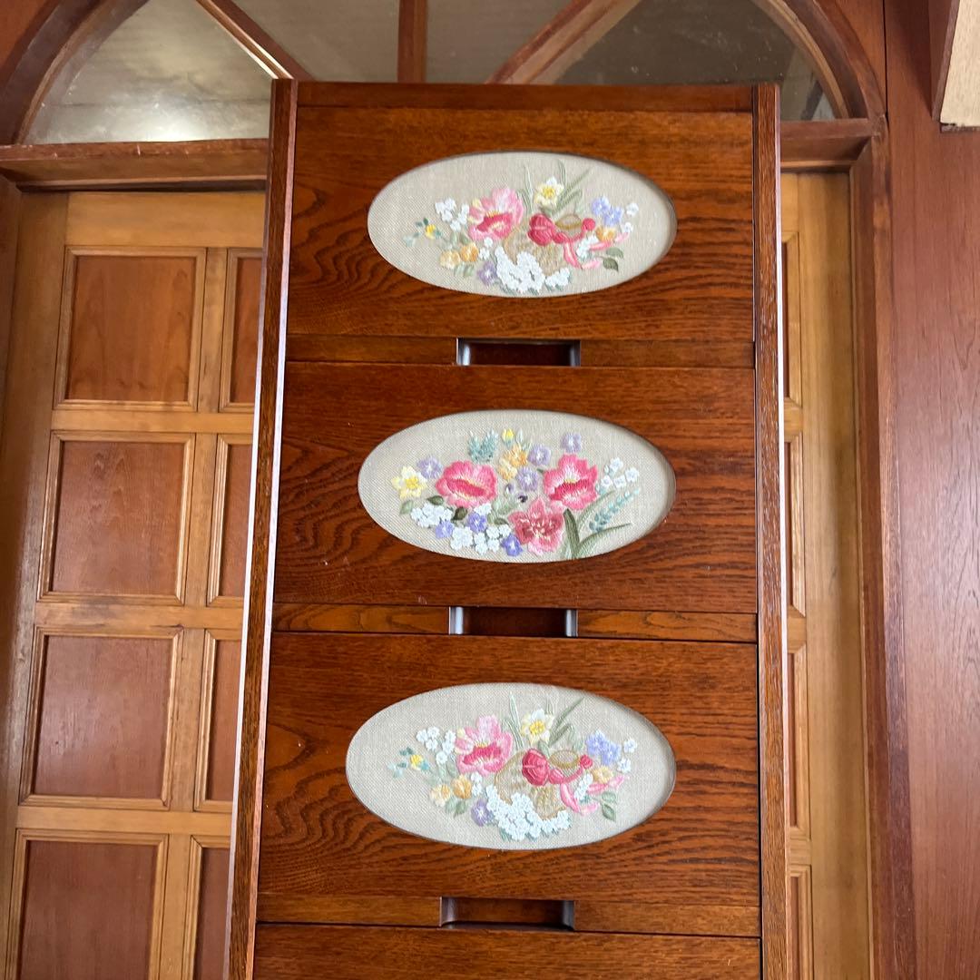 戸塚さ刺繍　木製花柄5段チェスト