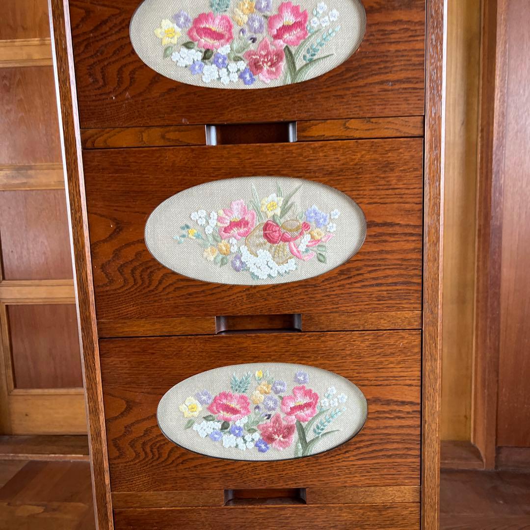 戸塚さ刺繍　木製花柄5段チェスト