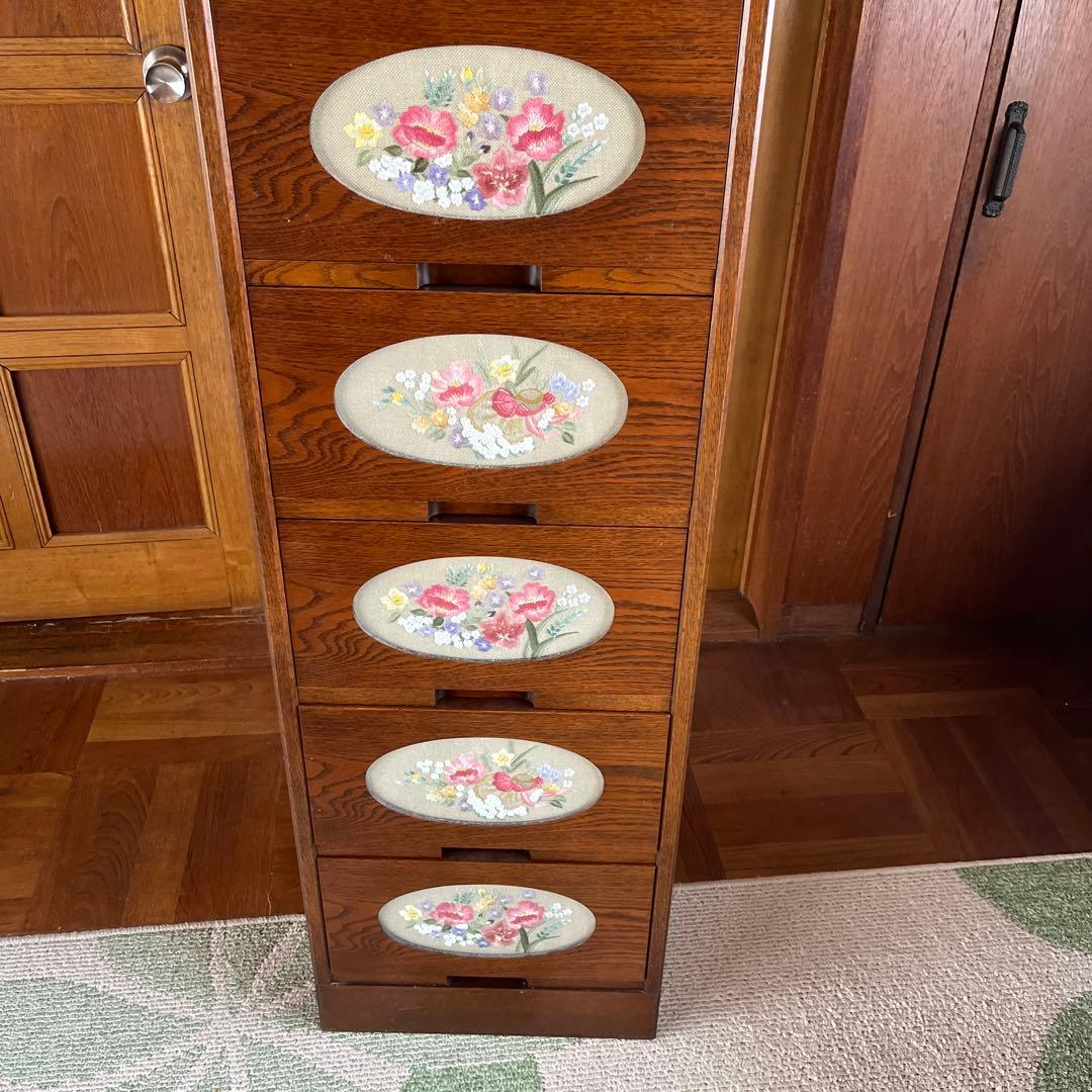 戸塚さ刺繍　木製花柄5段チェスト