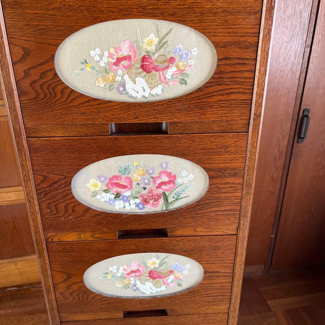 戸塚さ刺繍　木製花柄5段チェスト