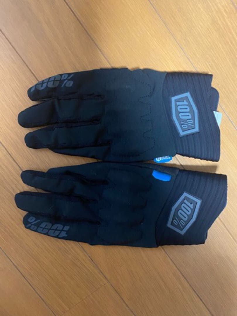 COGNITO SMART SHOCK グローブ　Kanye west着用