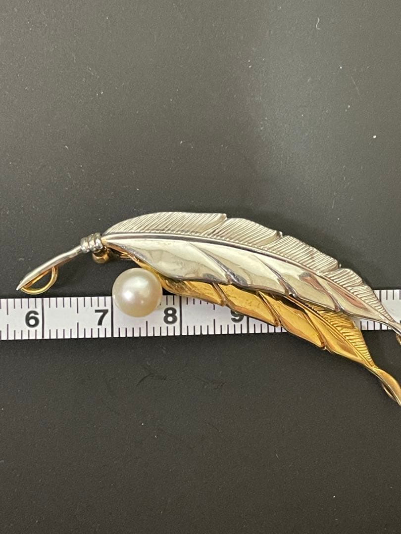 k18とPt900の羽根デザイン パール付きブローチ